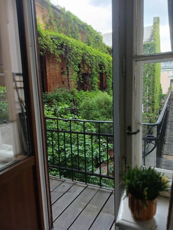 Apartament Stare Miasto Zielony Balkon, hotel blisko dworca Nowy Sącz