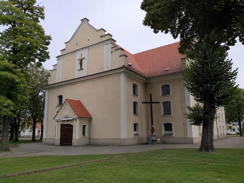 Kościół Najświętszego Serca Pana Jezusa, atrakcja w pobliżu dworca Nowy Tomyśl