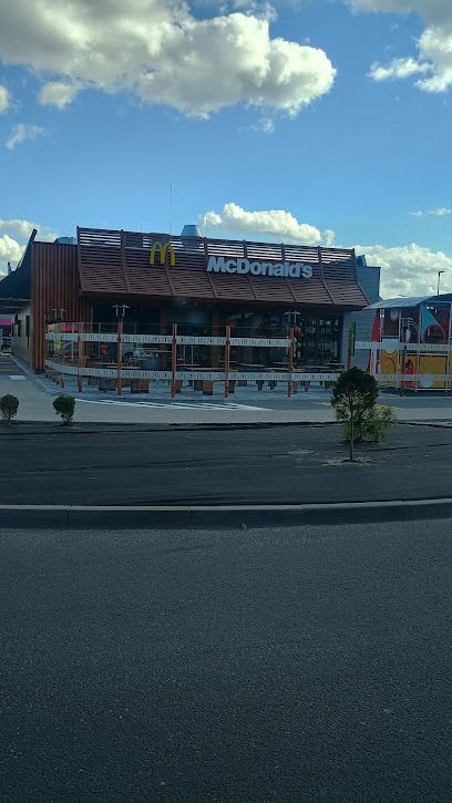 Restauracja McDonald's, okolice dworca Nowy Tomyśl