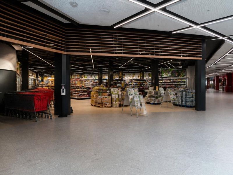 Carrefour Market, sklep przy dworcu Nysa