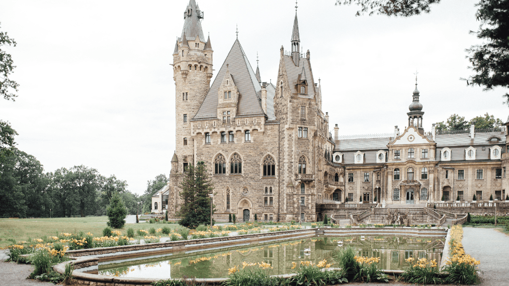 Pałac w Mosznej - ferie zimowe opolskie - atrakcje