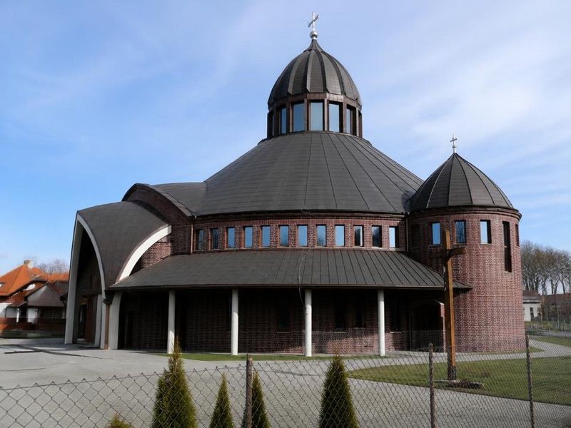 Kościół Najświętszej Maryi Panny Fatimskiej w Oleśnicy, atrakcja w pobliżu dworca Oleśnica