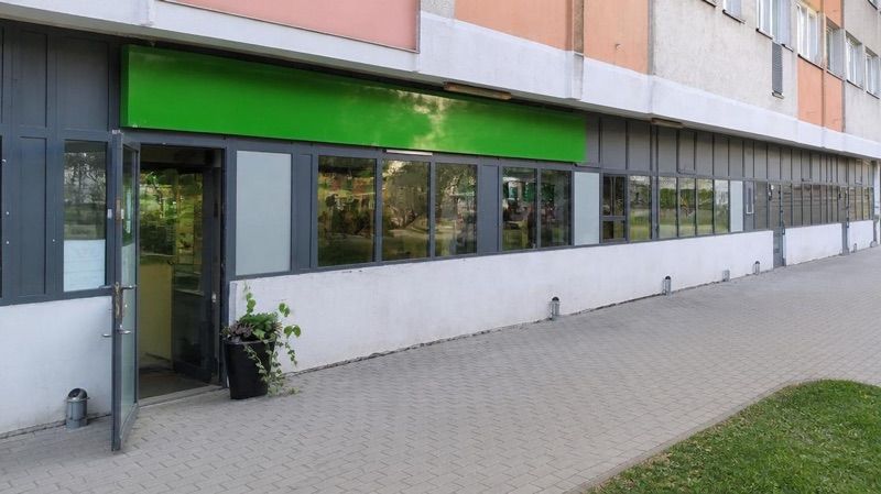 Familijna. Apteka. Brattig I., sklep przy dworcu Oleśnica