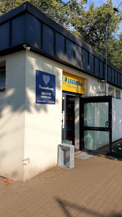 Lewiatan, sklep przy dworcu Piaseczno