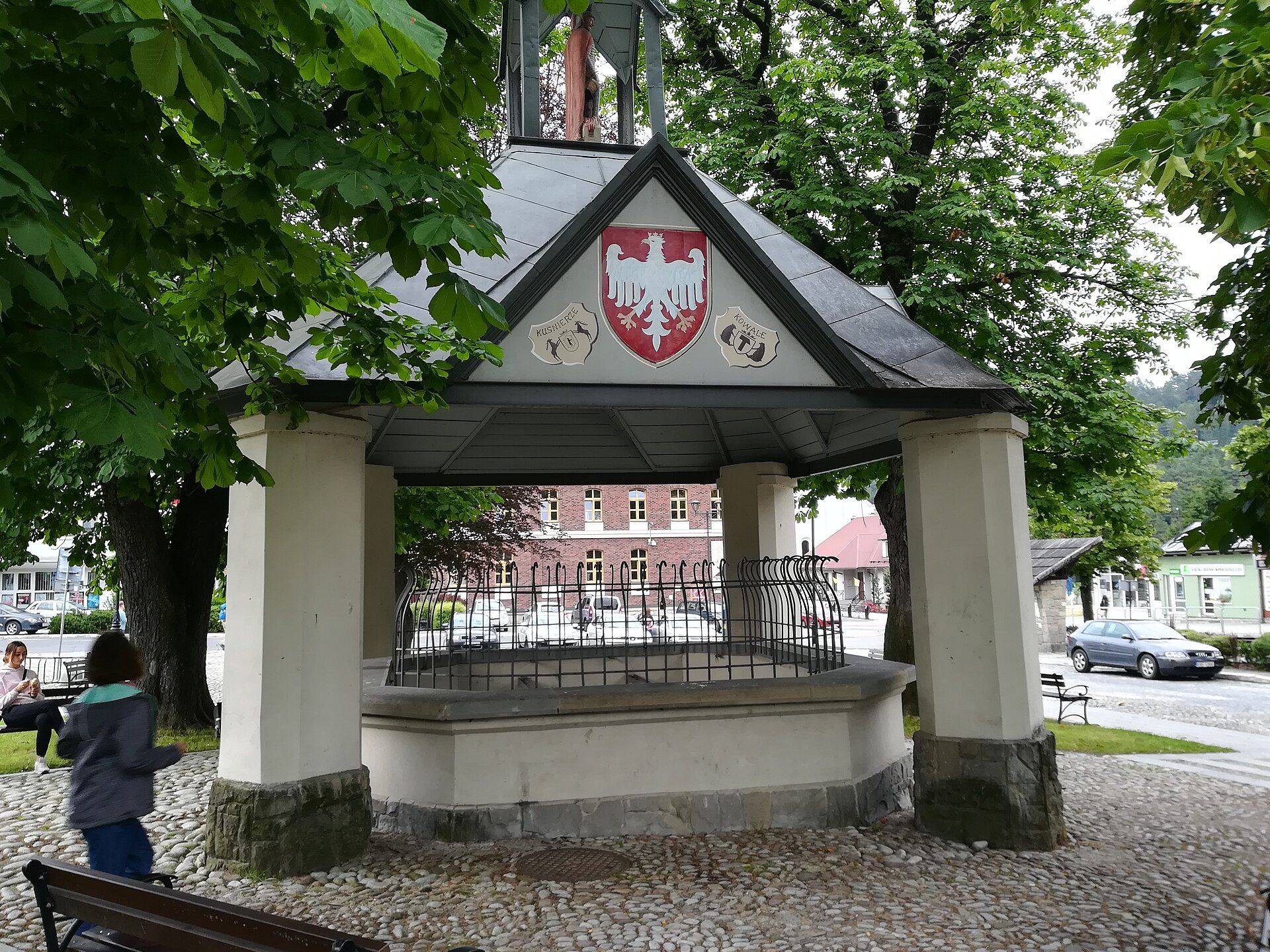 Rynek w Piwnicznej-Zdrój, atrakcja w pobliżu dworca Piwniczna-Zdrój