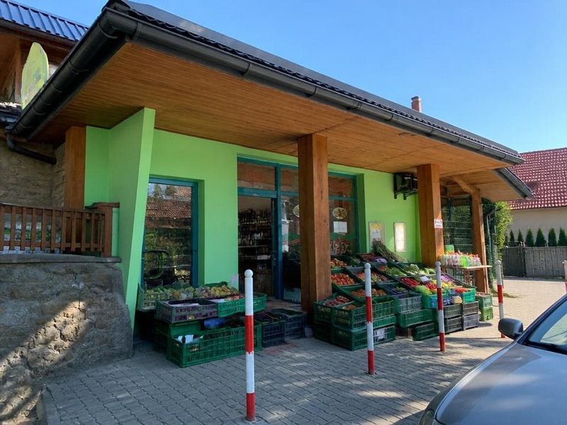 Sklep spożywczo - warzywny Spółdzielni Ogrodniczej Ziemi Sądeckiej, sklep przy dworcu Piwniczna-Zdrój