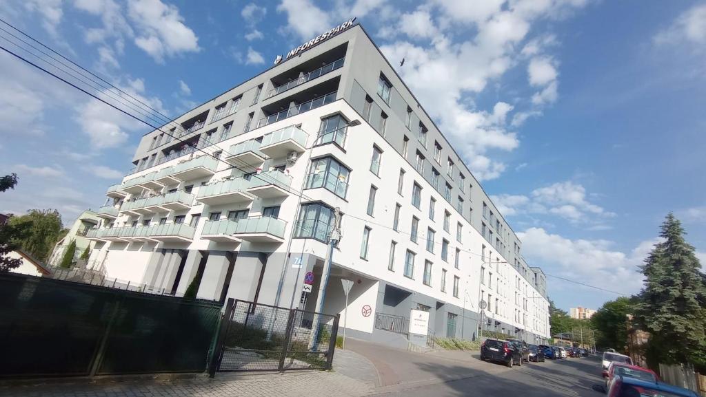 EuroApart - Parking - Goszczyńskiego 7a, nocleg blisko dworca Przemyśl Zasanie