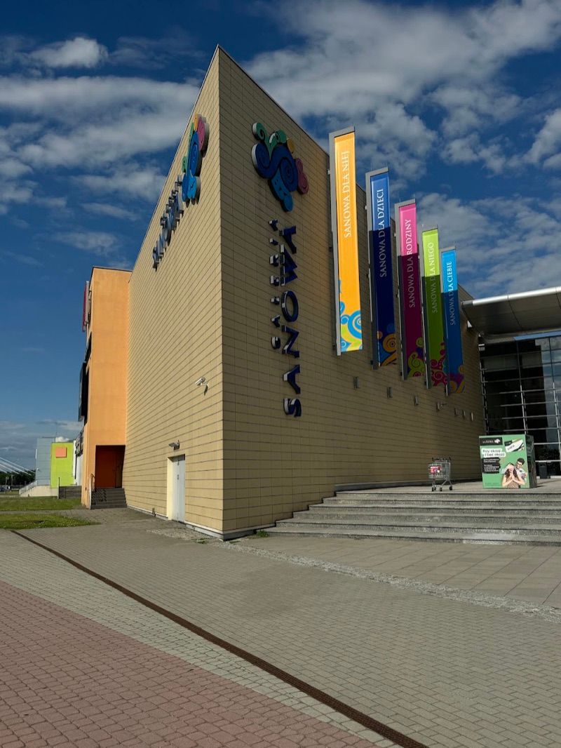Galeria Sanowa, galeria handlowa w pobliżu dworca Przemyśl Zasanie