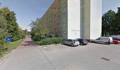 Sklepik osiedlowy salonik, sklep przy dworcu Puławy Miasto