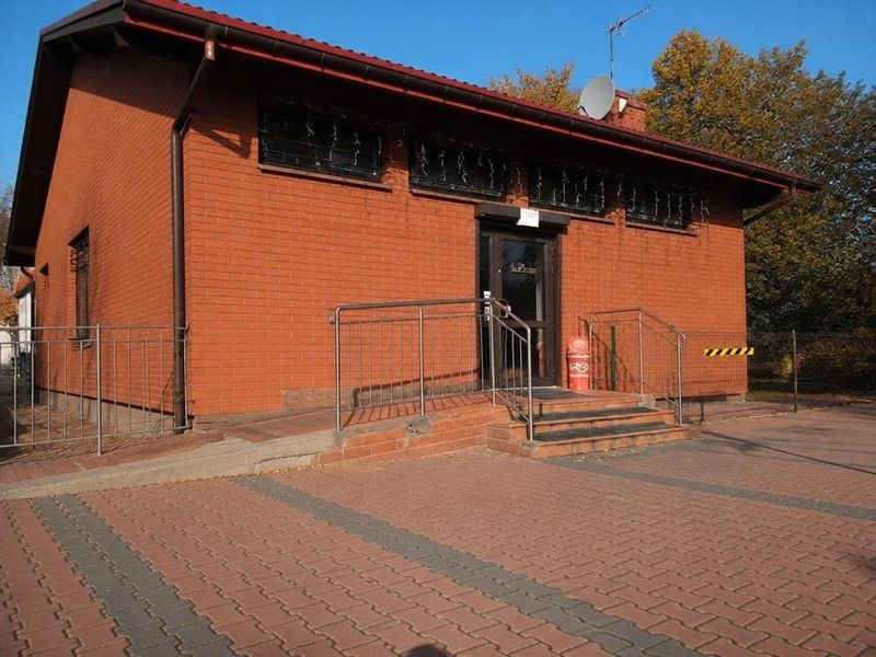 Czapla, sklep przy dworcu Pyrzowice Lotnisko