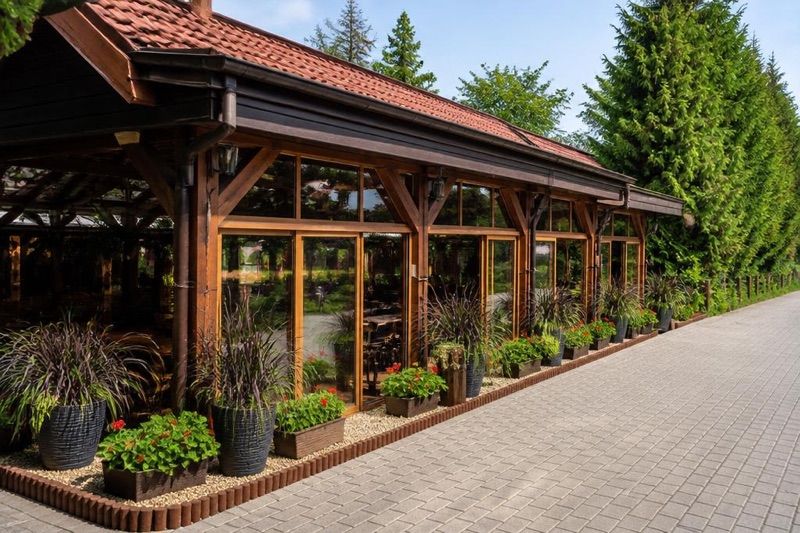 Restauracja Kolorada, okolice dworca Ruciane-Nida