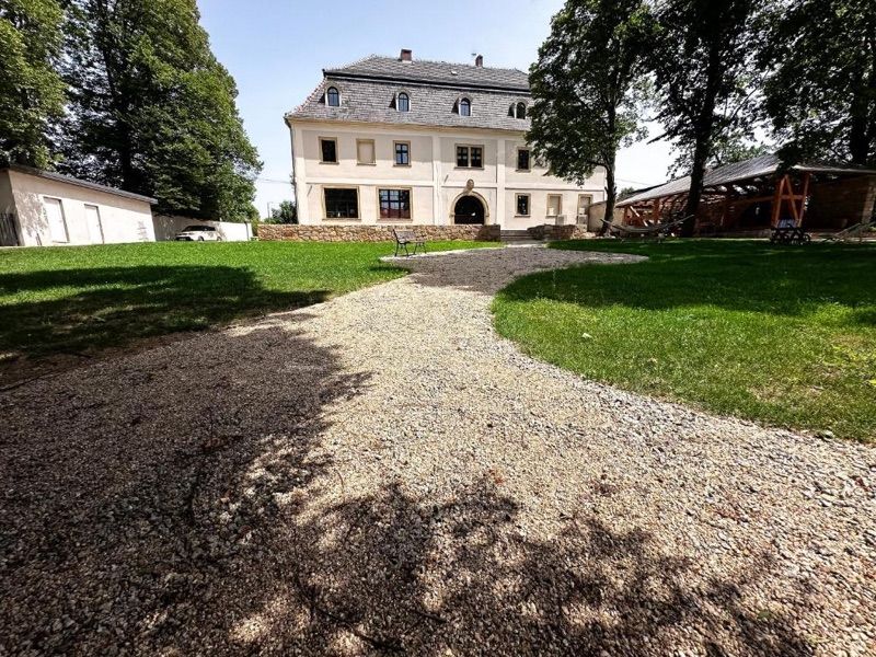 Dwór Sędzisław, hotel blisko dworca Sędzisław