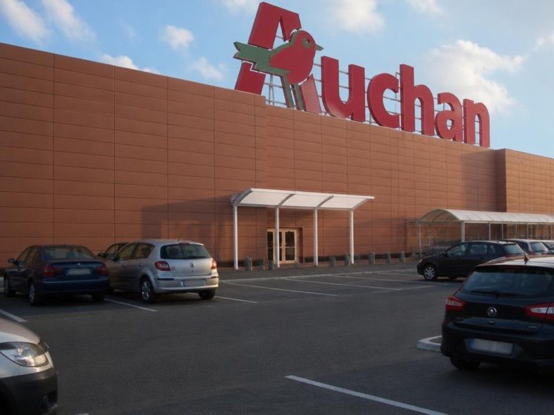 Auchan Supermarket, sklep przy dworcu Sędziszów Małopolski