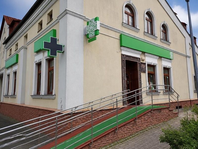 Apteka im. Św. Ojca Pio, sklep przy dworcu Sędziszów Małopolski