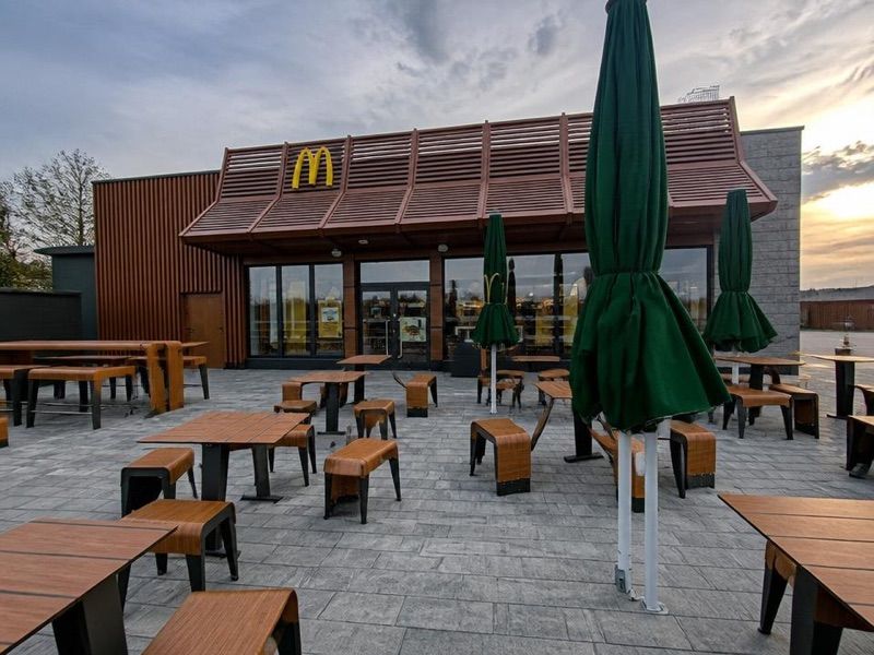 Restauracja McDonald's, okolice dworca Słupca