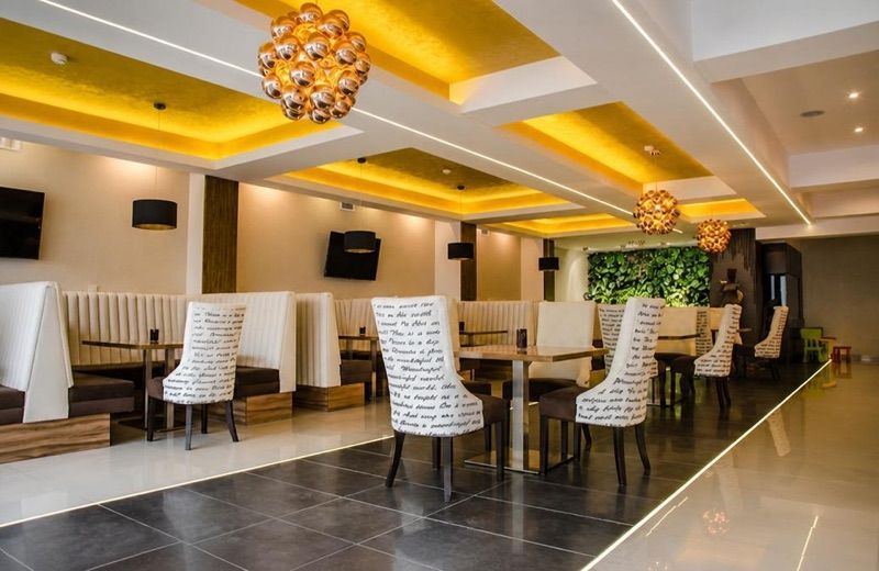 Restauracja Atrium, okolice dworca Starachowice