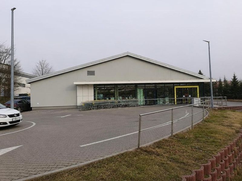 Biedronka, sklep przy dworcu Starachowice