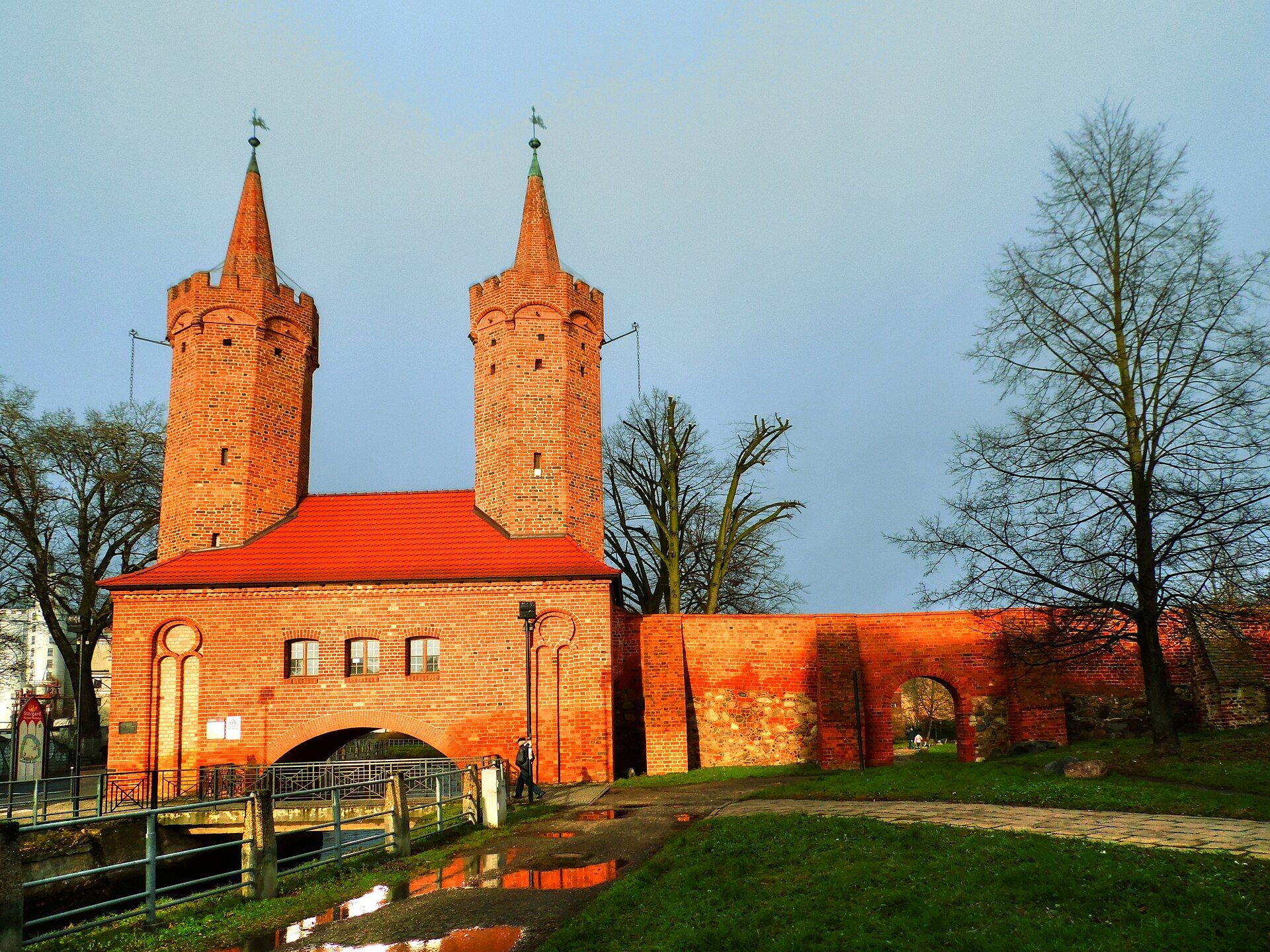 Brama Młyńska, atrakcja w pobliżu dworca Stargard