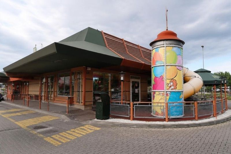 Restauracja McDonald's, okolice dworca Świdnica Miasto