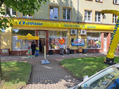 Lewiatan, sklep przy dworcu Dworzec kolejowy Szczecinek