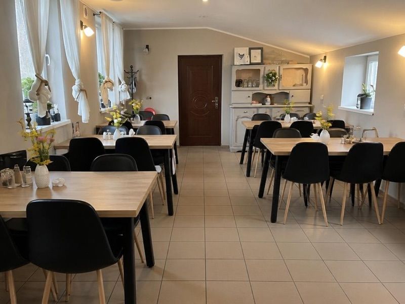 Borowina Bistro, okolice dworca Szczytna