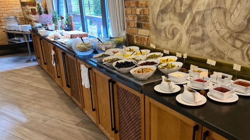Restauracja „Piąta Pora Roku”, okolice dworca Szklarska Poręba Dolna