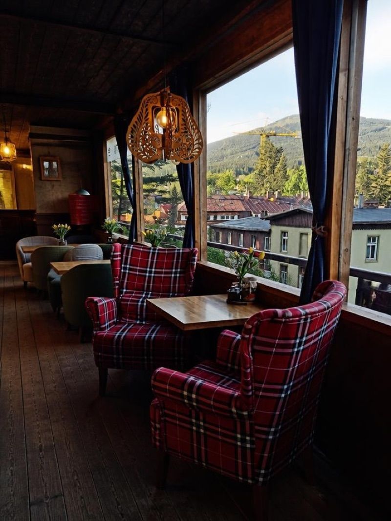 Bistro Na Widoku, okolice dworca Szklarska Poręba Średnia