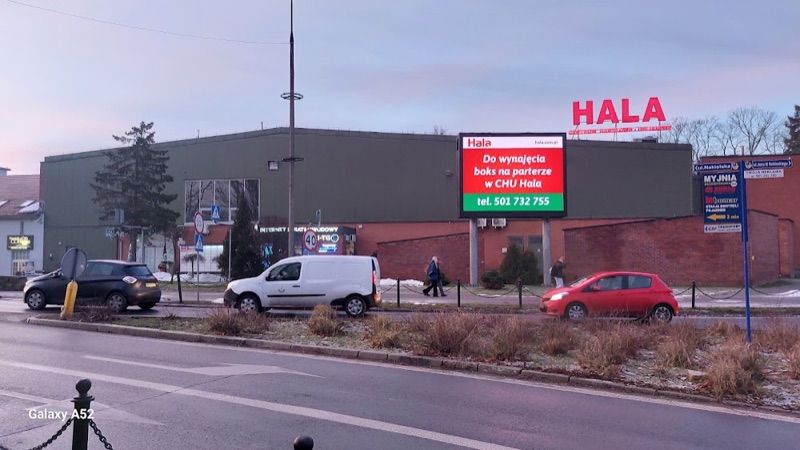 Centrum Handlowo - Usługowe HALA, galeria handlowa w pobliżu dworca Tarnowskie Góry