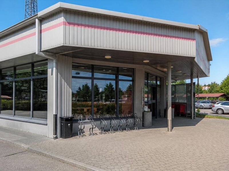 Carrefour Market, sklep przy dworcu Ustroń Zdrój