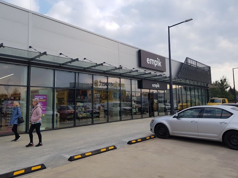 Aura Park, galeria handlowa w pobliżu dworca Dworzec kolejowy "Wałcz"
