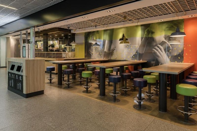 Restauracja McDonald's, okolice dworca Warszawa Główna