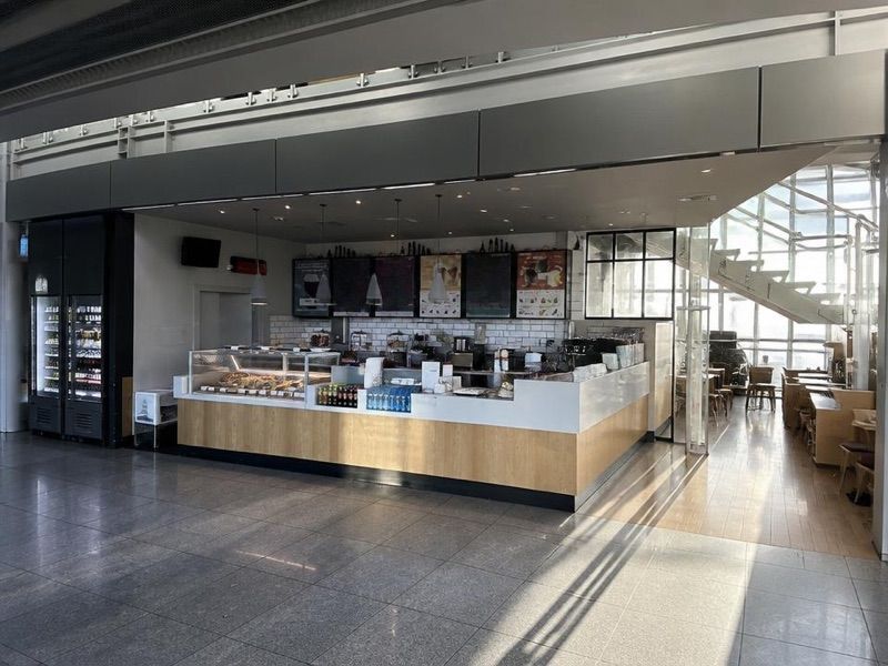 Costa Coffee, okolice dworca Warszawa Służewiec