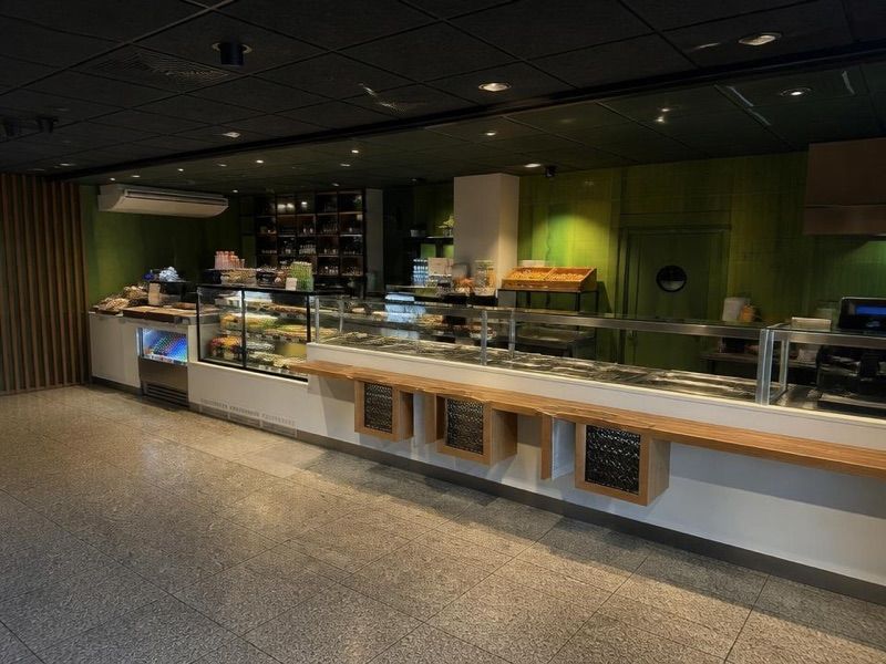 Salad Story, okolice dworca Warszawa Służewiec
