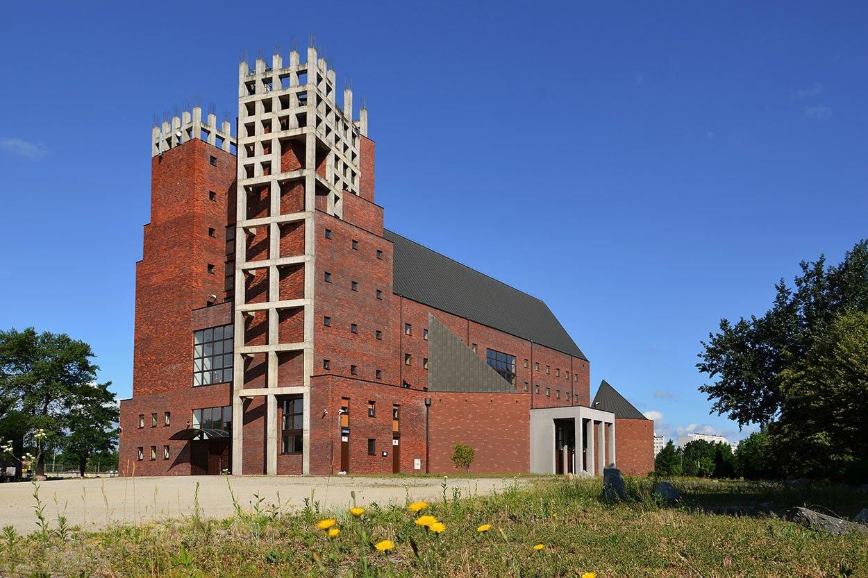 Kościół pw. Odkupiciela Świata, atrakcja w pobliżu dworca Wrocław Nadodrze