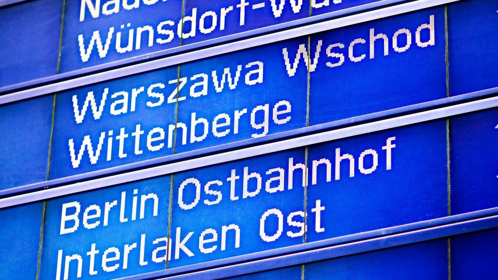 Utrudnienia w ruchu pociągów w Niemczech Tablica z odjazdami