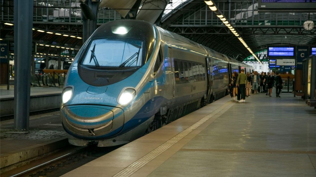 Pendolino na peronie