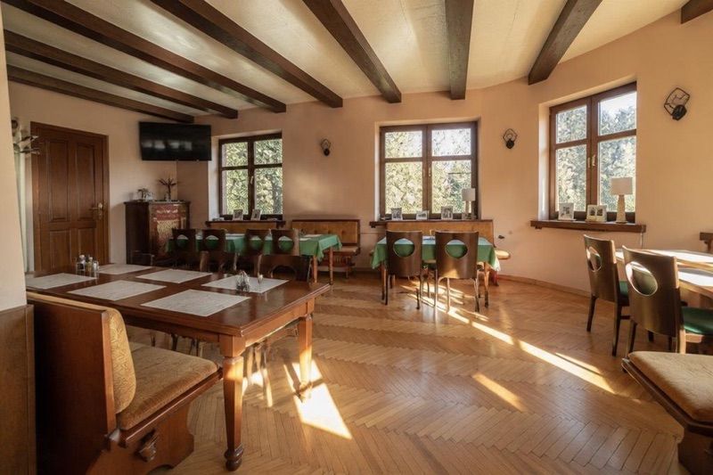 Restauracja Żegiestów 35, okolice dworca Żegiestów-Zdrój