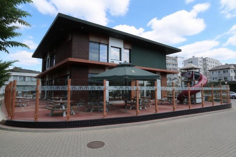 Restauracja McDonald's, okolice dworca Zgierz