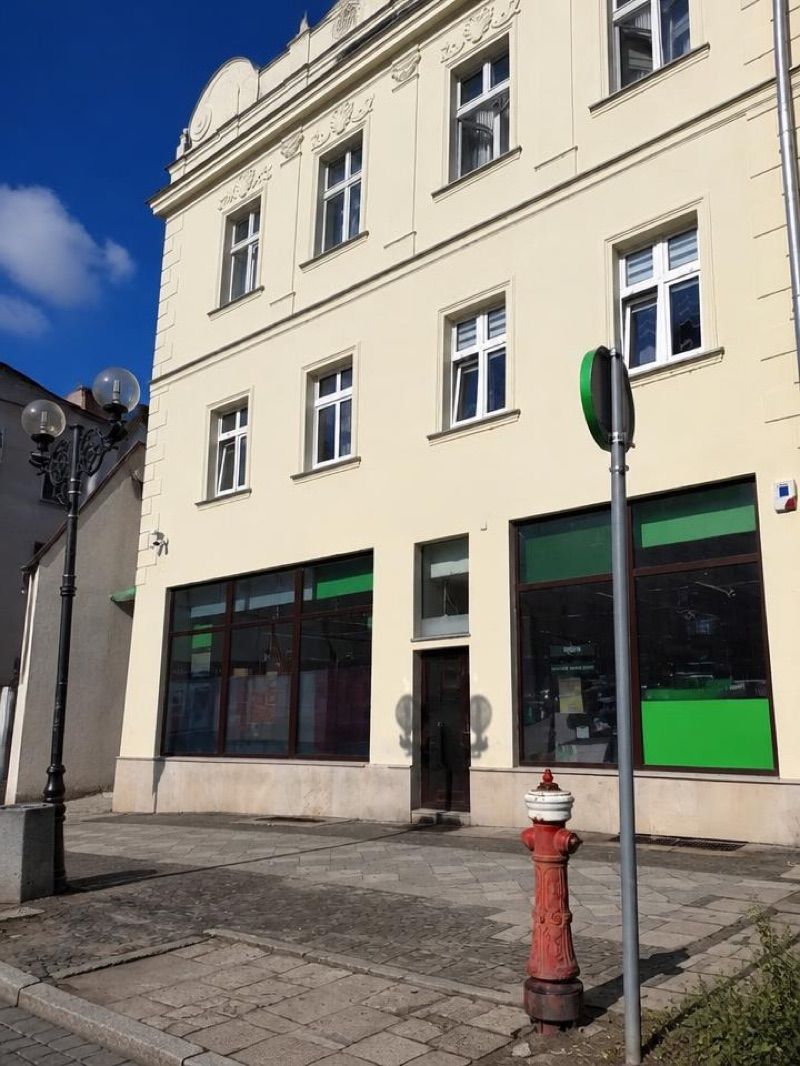 Żabka | Prosto z pieca, okolice dworca Ziębice
