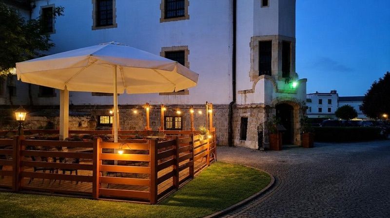 Restauracja Ratuszowa Rathauskeller, okolice dworca Ziębice