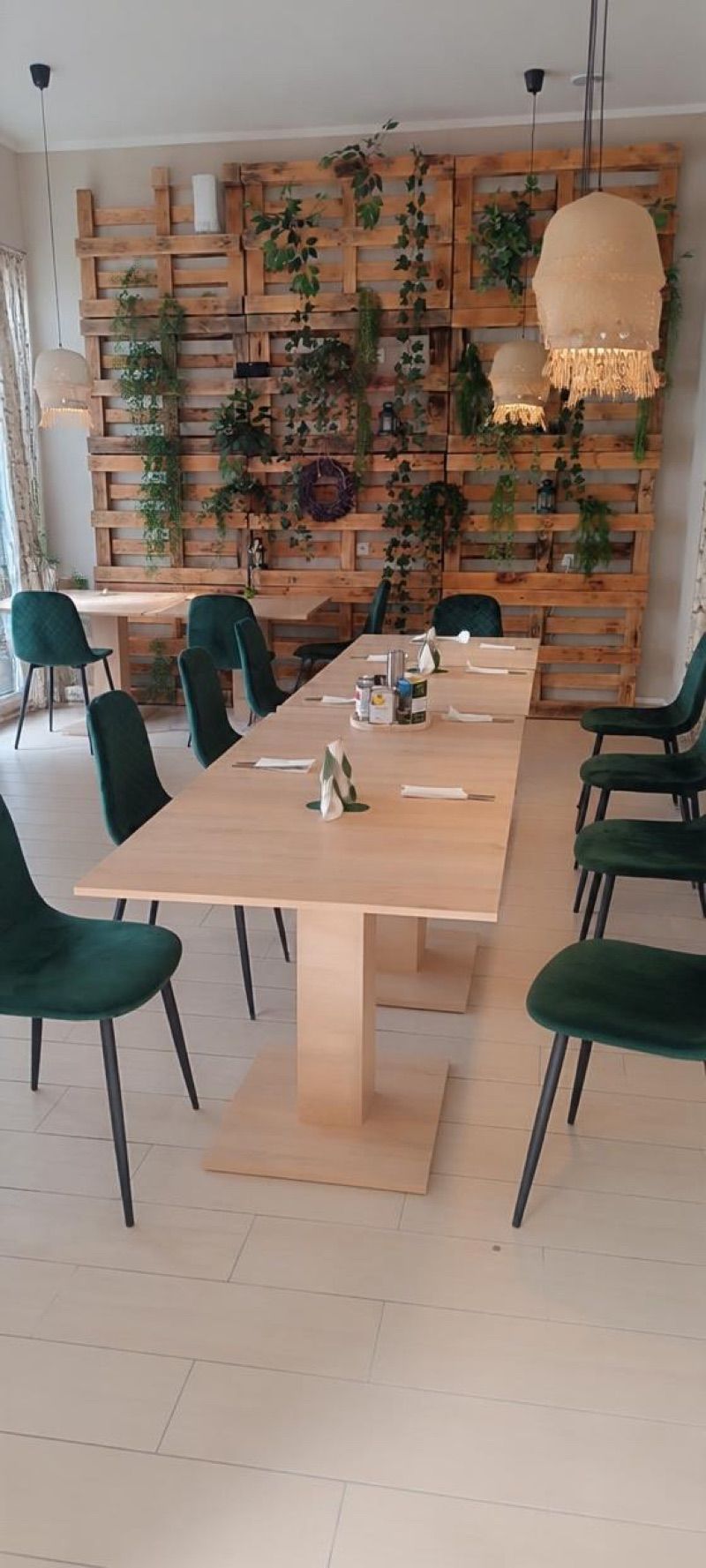 Restauracja Lola, okolice dworca Żmigród