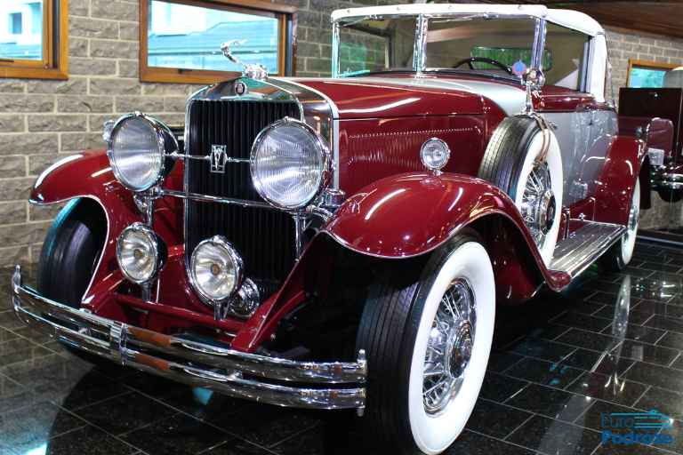 Muzeum z zabytkowymi samochodami zdjęcie: zabytkowe auto