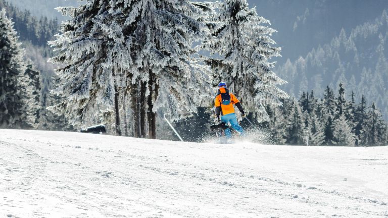 ferie pociąg dziecko na śniegu