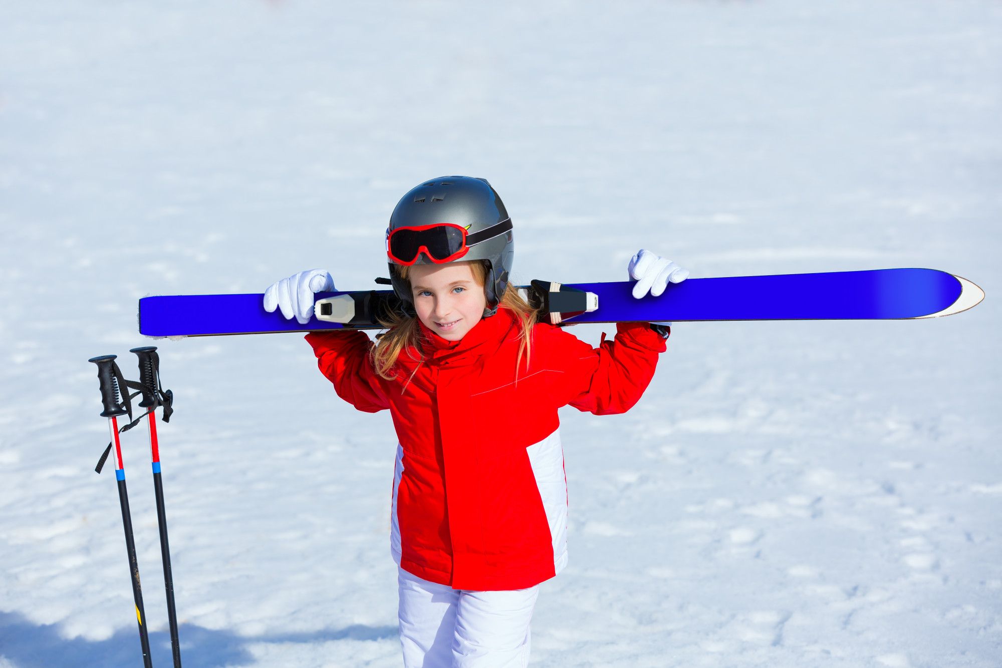 Ferie zimowe województwo pomorskie 2026 - kiedy są i co warto zobaczyć? dziecko na nartach - ferie zimowe pomorskie - atrakcje