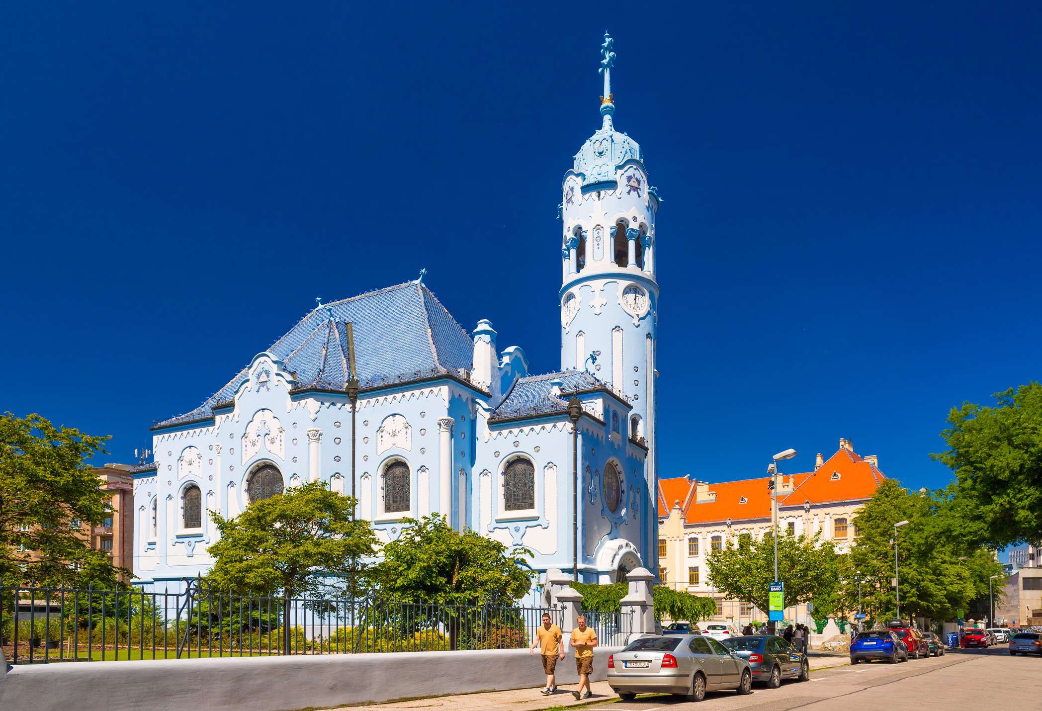 Atrakcje w Bratysławie — najlepsze miejsca i zabytki do zwiedzania Kościół św. Elżbiety (Niebieski Kościółek)