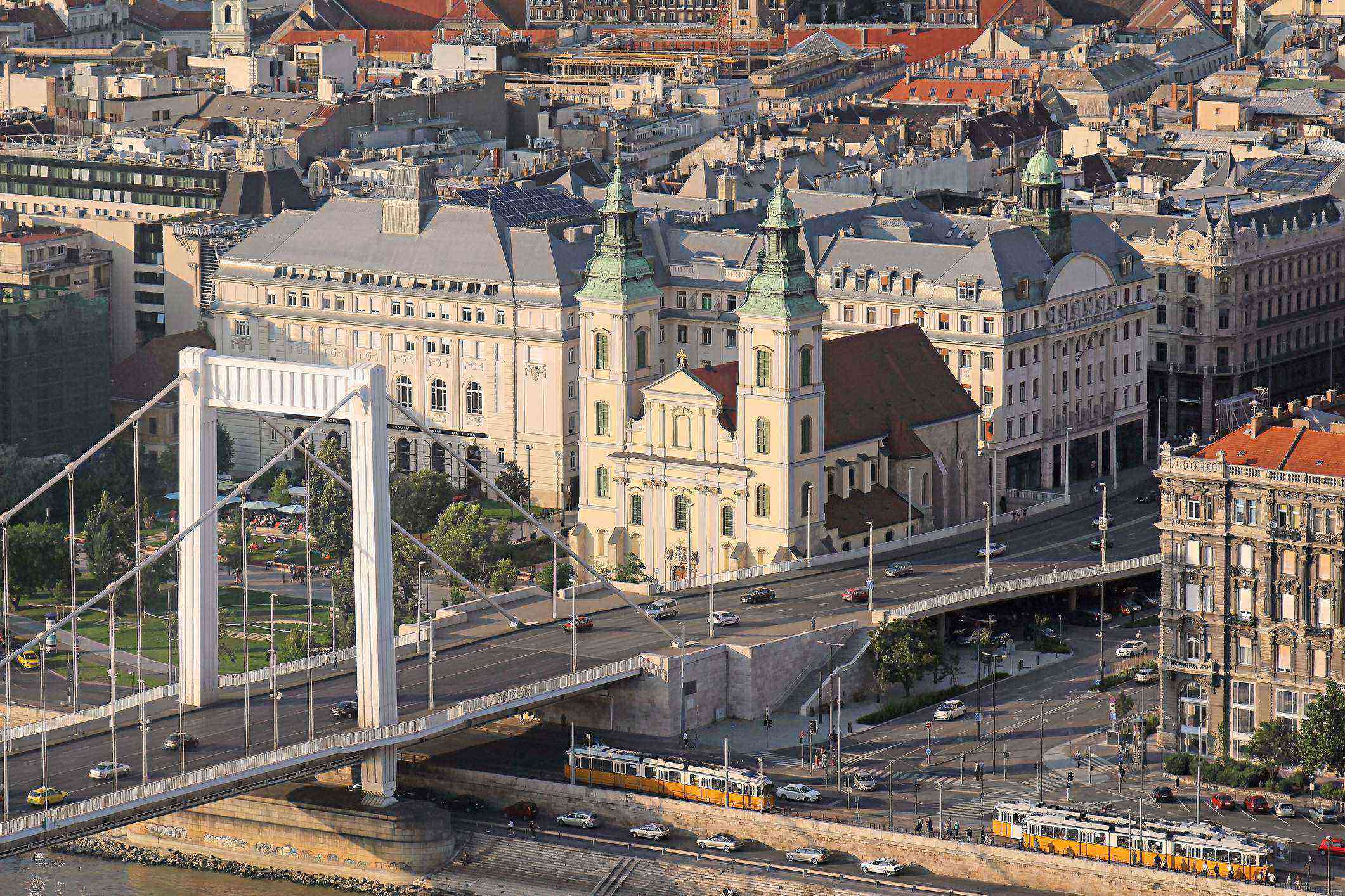 Atrakcje w Budapeszcie — najlepsze miejsca i zabytki do zwiedzania Most Elżbiety w Budapeszcie