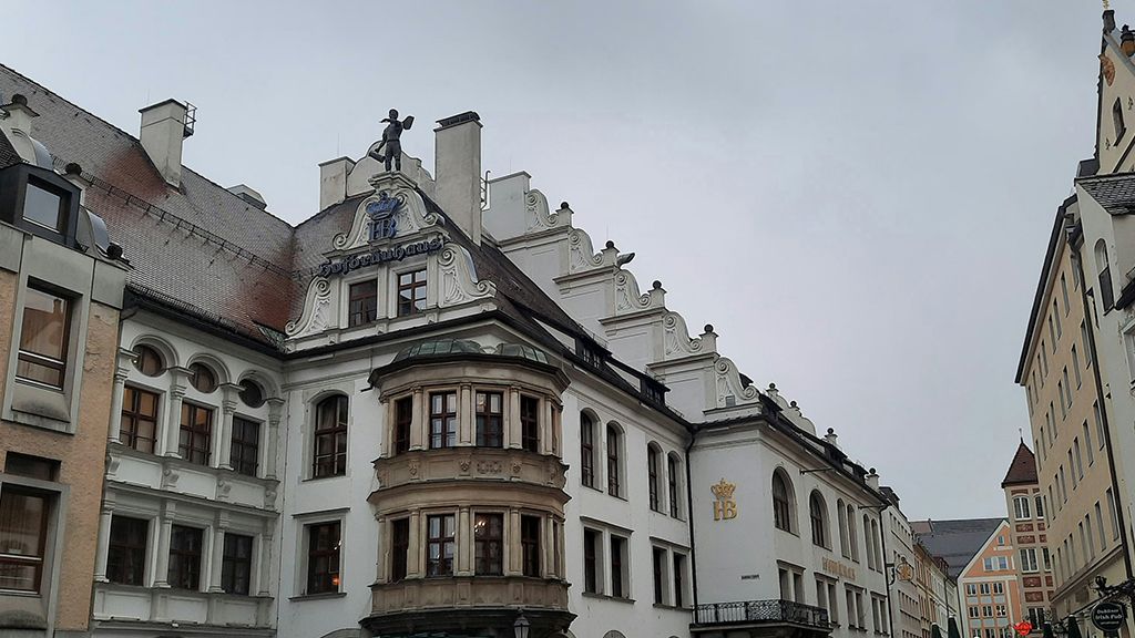 Atrakcje w Monachium — najlepsze miejsca do zwiedzania Hofbräuhaus am Platzl