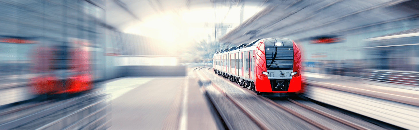 Nowe wagony w PKP Intercity - rewolucja na polskich torach Pociąg na stacji