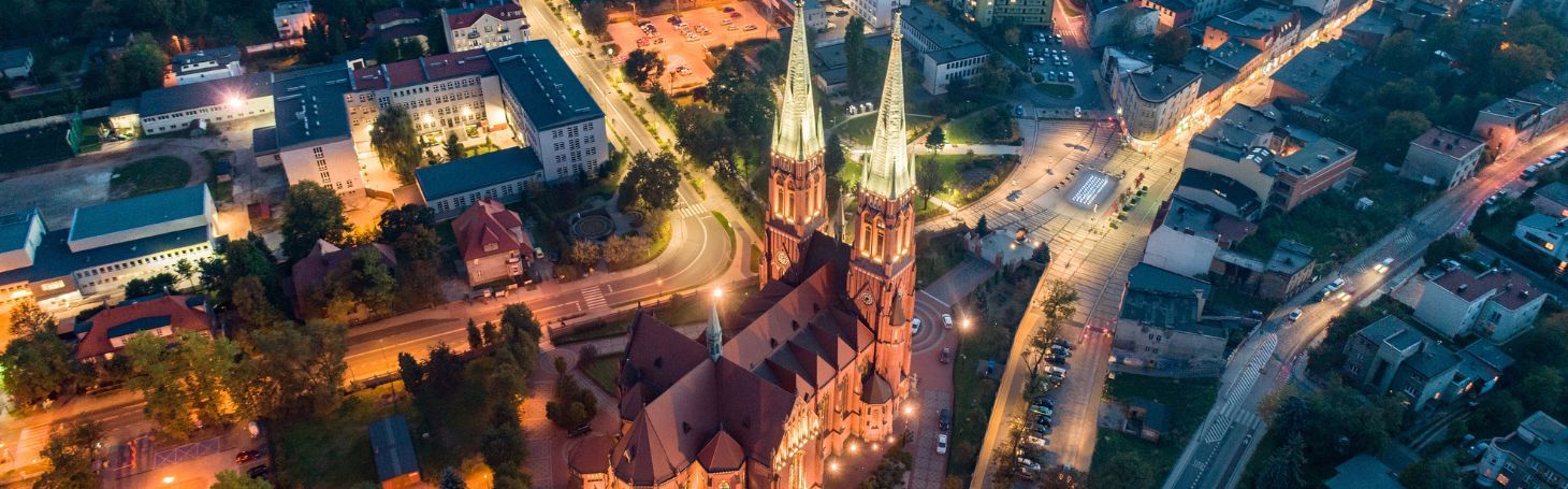 Dworzec PKP w Rybniku Centrum miasta z lotu ptaka