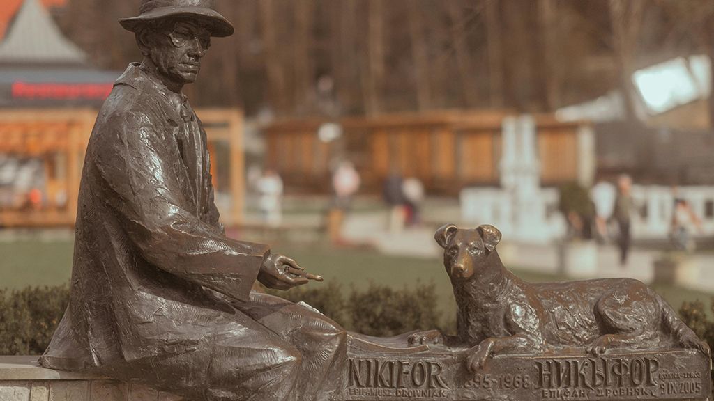 Atrakcje w Krynicy-Zdrój — najlepsze miejsca do zwiedzania Muzeum Nikifora w Willi Romanówka